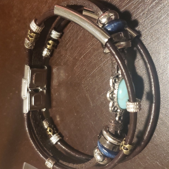 1 left Brown faux leather multi layered bracelet - Picture 4 of 8
